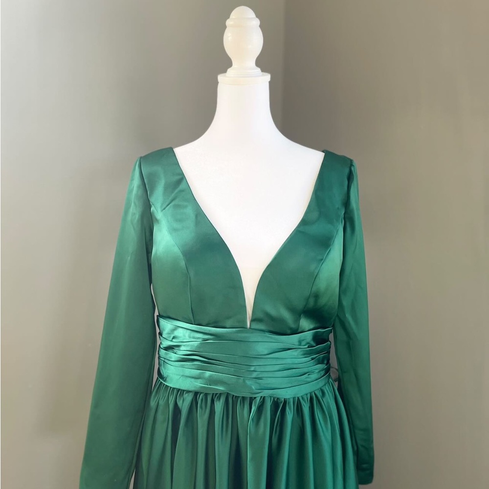 Green Long Sleeved Satin Gown, perfect for an engagement dress! BRAND NEW ******